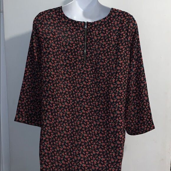 FOREVER21 Black And Red Floral Top- M NWT - Picture 2 of 4